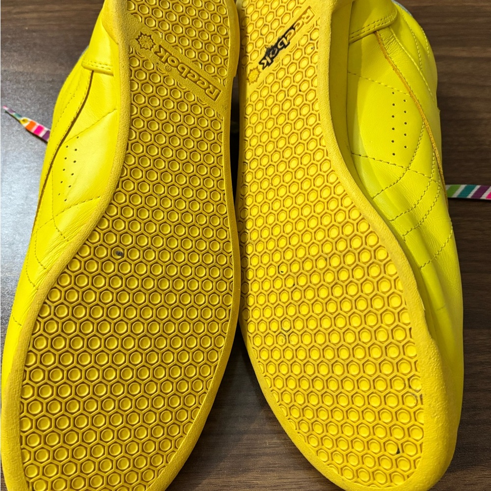 Reebok Classic Leather 25th Anniversary yellow sneakers with rainbow laces sz 10 - Picture 4 of 10